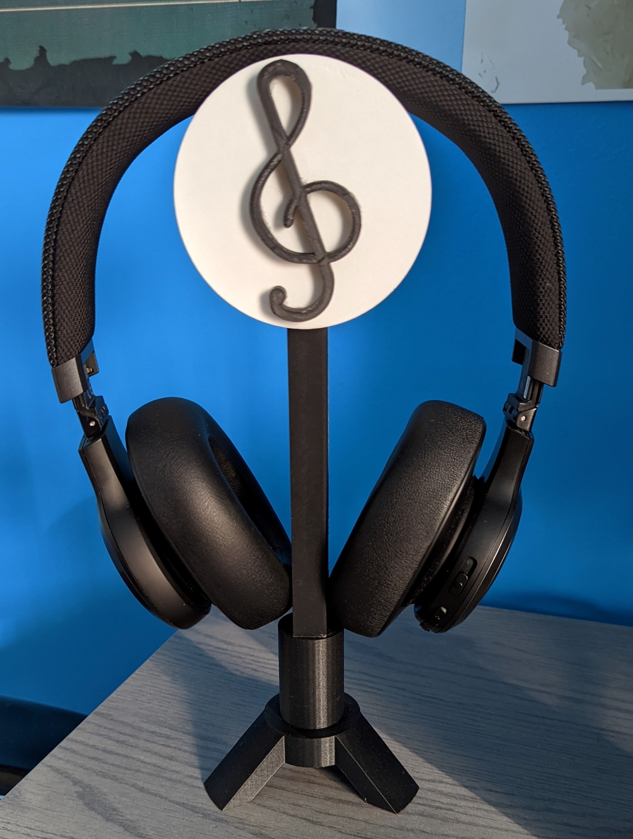 Screenshot of headphone stand